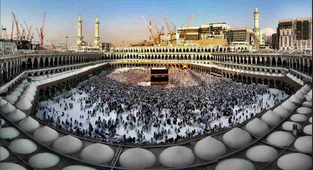 Hajj vs. Umrah: Key Differences and Spiritual Benefits